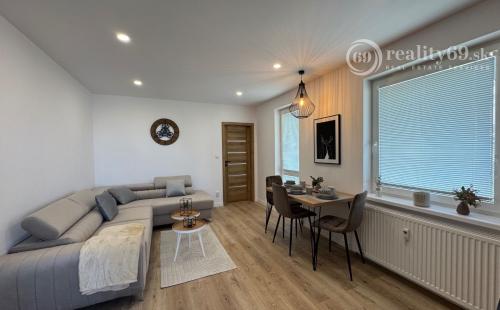 REZERVOVANÝ - TERASA -  HUMENSKÁ 4 IZBOVÝ LUXUSNÝ MODERNÝ BYT 70 M2 V TOP LOKALITE