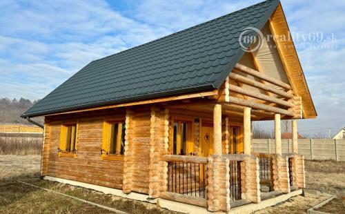 NOVÁ CENA - MAĎARSKO - NOVAJIDRÁNY POSCHODOVÁ ZRUBOVÁ CHATA - NOVOSTAVBA.