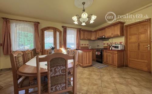 MAĎARSKO - HEJCE SUPER RODINNÝ DOM - PENZIÓN NÁDHERNÉ MIESTO.