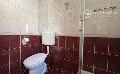 MAĎARSKO - HEJCE SUPER RODINNÝ DOM - PENZIÓN NÁDHERNÉ MIESTO.