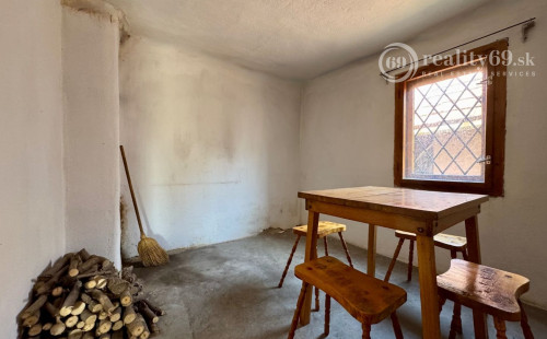 REZERVOVANÉ - MAĎARSKO - BODVASZILAS VINNÁ PIVNICA, CHATA S POZEMKOM 1500 M2.