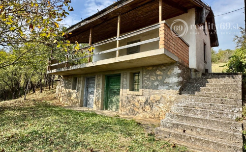 REZERVOVANÉ - MAĎARSKO - BODVASZILAS VINNÁ PIVNICA, CHATA S POZEMKOM 1500 M2.