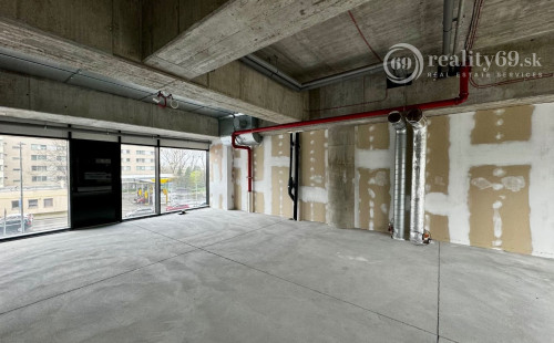 TEHELNÉ POLE - OBCHODNÝ PRIESTOR  90 M2, VHODNÝ NA OBCHOD, GASTRO, SLUŽBY