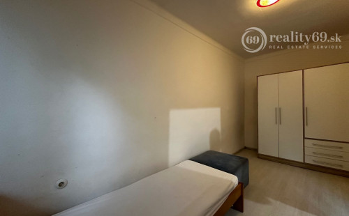 NOVÁ CENA - MOLDAVA NAD BODVOU - OSLOBODENIA 3 IZBOVÝ BYT 65 M2 VÝBORNÝ STAV.