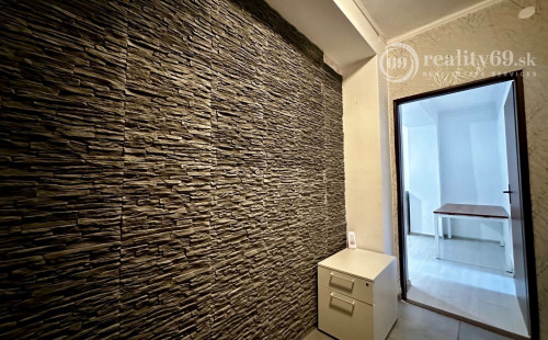 NOVÁ CENA - MOLDAVA NAD BODVOU - OSLOBODENIA 3 IZBOVÝ BYT 65 M2 VÝBORNÝ STAV.