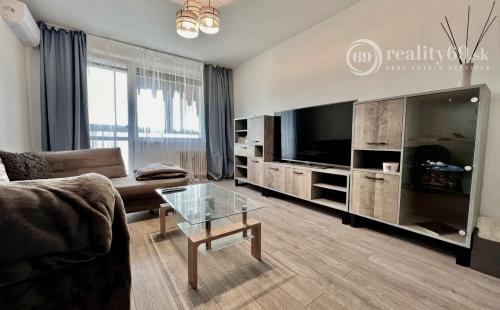 REZERVOVANÉ - FURČA - BIELOCERKEVSKÁ, PEKNÝ 3 IZBOVÝ BYT, LODŽIA.