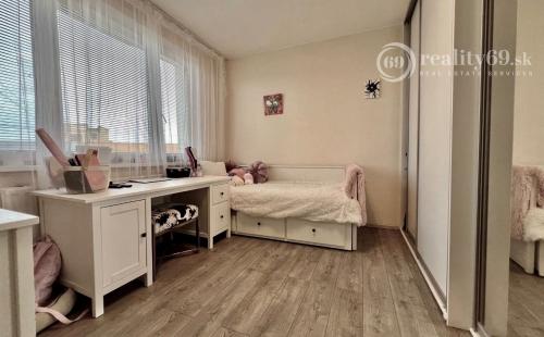 REZERVOVANÉ - FURČA - BIELOCERKEVSKÁ, PEKNÝ 3 IZBOVÝ BYT, LODŽIA.