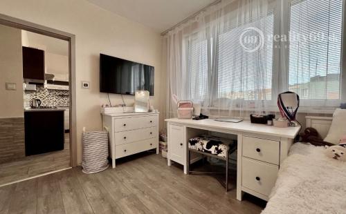 REZERVOVANÉ - FURČA - BIELOCERKEVSKÁ, PEKNÝ 3 IZBOVÝ BYT, LODŽIA.