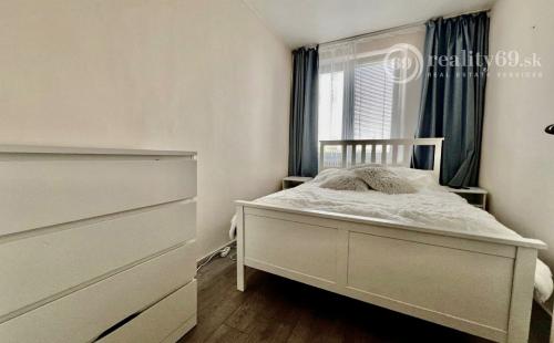 REZERVOVANÉ - FURČA - BIELOCERKEVSKÁ, PEKNÝ 3 IZBOVÝ BYT, LODŽIA.