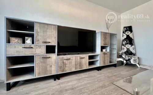 REZERVOVANÉ - FURČA - BIELOCERKEVSKÁ, PEKNÝ 3 IZBOVÝ BYT, LODŽIA.