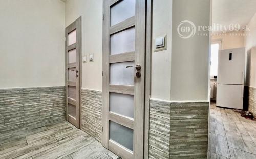 REZERVOVANÉ - FURČA - BIELOCERKEVSKÁ, PEKNÝ 3 IZBOVÝ BYT, LODŽIA.