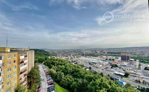 REZERVOVANÉ - FURČA - BIELOCERKEVSKÁ, PEKNÝ 3 IZBOVÝ BYT, LODŽIA.