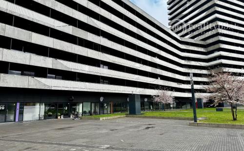 TEHELNÉ POLE - OBCHODNÝ PRIESTOR  90 M2, VHODNÝ NA OBCHOD, GASTRO, SLUŽBY