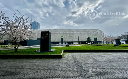 TEHELNÉ POLE - OBCHODNÝ PRIESTOR  90 M2, VHODNÝ NA OBCHOD, GASTRO, SLUŽBY