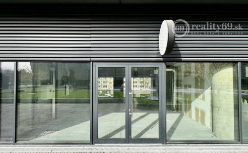 TEHELNÉ POLE - OBCHODNÝ PRIESTOR  90 M2, VHODNÝ NA OBCHOD, GASTRO, SLUŽBY