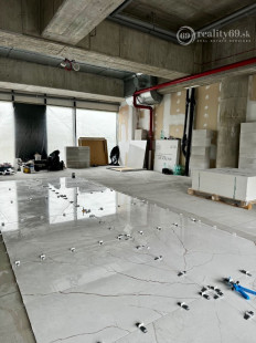 TEHELNÉ POLE - OBCHODNÝ PRIESTOR  90 M2, VHODNÝ NA OBCHOD, GASTRO, SLUŽBY