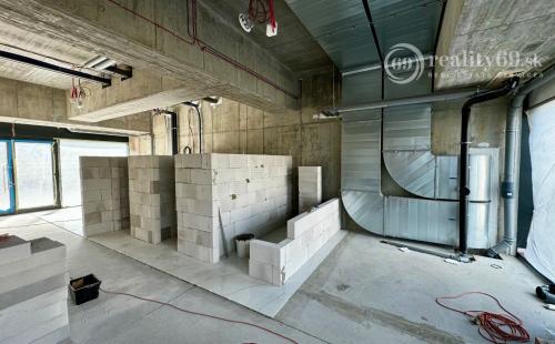 TEHELNÉ POLE - OBCHODNÝ PRIESTOR  90 M2, VHODNÝ NA OBCHOD, GASTRO, SLUŽBY