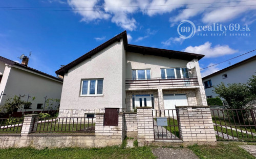 REZERVOVANÉ -  NIŽNÁ MYŠĽA - 5 IZBOVÝ RD VÝBORNÝ STAV, POZEMOK  640 M2.