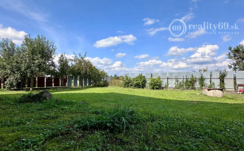 REZERVOVANÉ -  NIŽNÁ MYŠĽA - 5 IZBOVÝ RD VÝBORNÝ STAV, POZEMOK  640 M2.