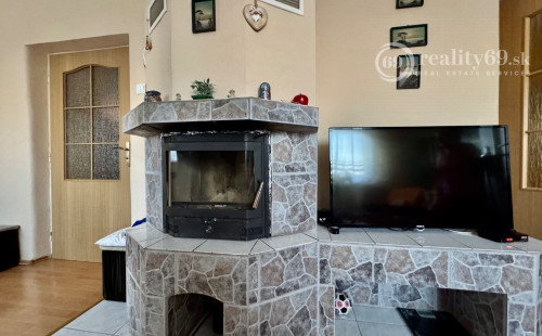 SUPER  CENA ! - SLANSKÉ NOVÉ MESTO - 2 IZBOVÝ RD, GARÁŽ, S PEKNÝM POZEMKOM 2.595M2.