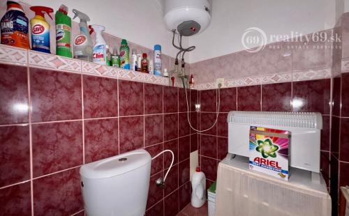 SUPER  CENA ! - SLANSKÉ NOVÉ MESTO - 2 IZBOVÝ RD, GARÁŽ, S PEKNÝM POZEMKOM 2.595M2.