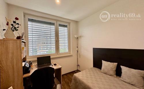 REZERVOVANÉ - TERASA - RUŽOVÁ PEKNÝ 3 IZBOVÝ BYT PO REKONŠTRUKCII 70 M2 SO ŠATNÍKOM.