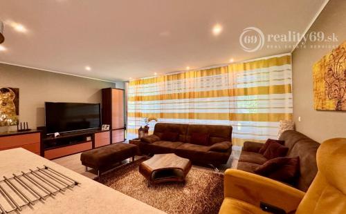 KOŠICKÁ NOVÁ VES - 4 IZBOVÝ  BYT 90 M2,  TERASA 20 M2, PREDZÁHRADKA 60 M2.