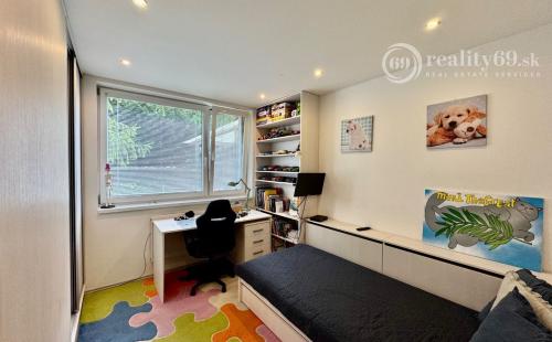 KOŠICKÁ NOVÁ VES - 4 IZBOVÝ  BYT 90 M2,  TERASA 20 M2, PREDZÁHRADKA 60 M2.