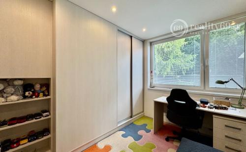 KOŠICKÁ NOVÁ VES - 4 IZBOVÝ  BYT 90 M2,  TERASA 20 M2, PREDZÁHRADKA 60 M2.