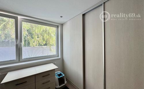 KOŠICKÁ NOVÁ VES - 4 IZBOVÝ  BYT 90 M2,  TERASA 20 M2, PREDZÁHRADKA 60 M2.