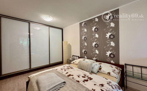 KOŠICKÁ NOVÁ VES - 4 IZBOVÝ  BYT 90 M2,  TERASA 20 M2, PREDZÁHRADKA 60 M2.