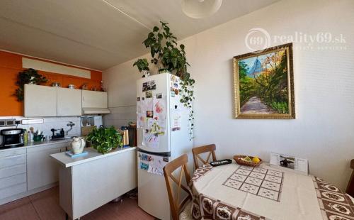 DARGOVSKÝCH HRDINOV -  MAUREROVA PEKNÝ 3 IZBOVÝ BYT, LOGGIA, PIVNICA