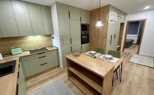 JAZERO - GALAKTICKÁ 2 IZBOVÝ BYT PRE NÁROČNÉHO KLIENTA - TOP REKONŠTRUKCIA.