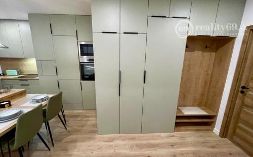 JAZERO - GALAKTICKÁ 2 IZBOVÝ BYT PRE NÁROČNÉHO KLIENTA - TOP REKONŠTRUKCIA.