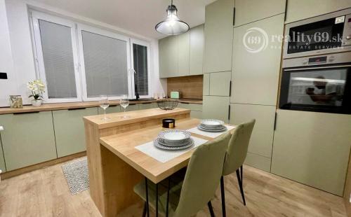 JAZERO - GALAKTICKÁ 2 IZBOVÝ BYT PRE NÁROČNÉHO KLIENTA - TOP REKONŠTRUKCIA.