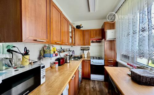 REZERVOVANÉ - JAZERO - LADOŽSKÁ PEKNÝ 3 IZBOVÝ BYT PO REKONŠTRUKCII 65 M2 + LODŽIA A PIVNICA.