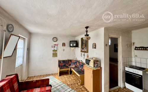 MAĎARSKO - PEKNÝ 2 IZBOVÝ RODINNÝ DOM, 2 x GARÁŽ, POZEMOK 800 M2