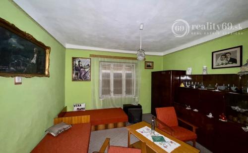 MAĎARSKO - PEKNÝ 2 IZBOVÝ RODINNÝ DOM, 2 x GARÁŽ, POZEMOK 800 M2