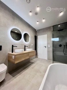 HANISKA - KVALITNÁ NOVOSTAVBA 4 IZBOVÉHO RD, GARÁŽOVÉ STÁTIE, TERASA.