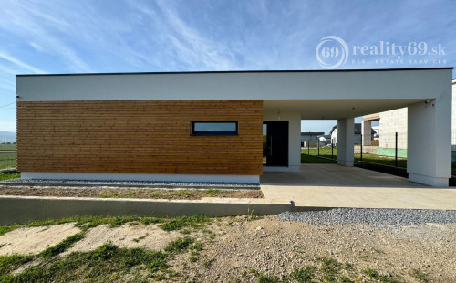 HANISKA - KVALITNÁ NOVOSTAVBA 4 IZBOVÉHO RD, GARÁŽOVÉ STÁTIE, TERASA.