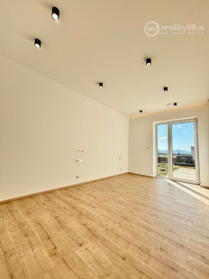 HANISKA - KVALITNÁ NOVOSTAVBA 4 IZBOVÉHO RD, GARÁŽOVÉ STÁTIE, TERASA.