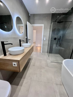 HANISKA - KVALITNÁ NOVOSTAVBA 4 IZBOVÉHO RD, GARÁŽOVÉ STÁTIE, TERASA.