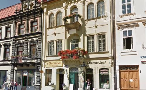 HISTORICKÉ CENTRUM MESTA - HLAVNÁ ULICA PEKNÝ PAVLAČOVÝ BYT 62 M2.