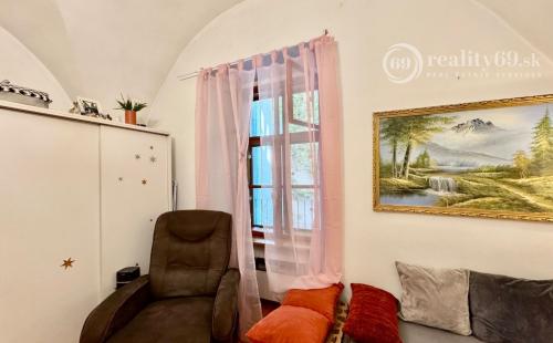 HISTORICKÉ CENTRUM MESTA - HLAVNÁ ULICA PEKNÝ PAVLAČOVÝ BYT 62 M2.