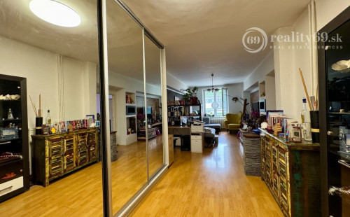 STARÉ MESTO - KOMENSKÉHO SUPER 3 IZBOVÝ TEHLOVÝ BYT 120 M2.