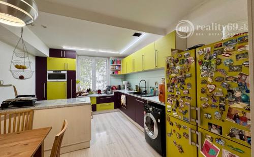 STARÉ MESTO - KOMENSKÉHO SUPER 3 IZBOVÝ TEHLOVÝ BYT 120 M2.