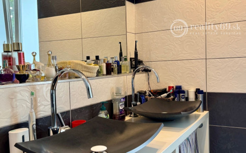 STARÉ MESTO - KOMENSKÉHO SUPER 3 IZBOVÝ TEHLOVÝ BYT 120 M2.