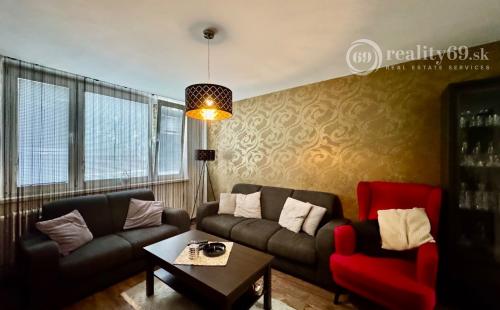 REZERVOVANÉ - TERASA - RUŽOVÁ PEKNÝ 3 IZBOVÝ BYT PO REKONŠTRUKCII 70 M2 SO ŠATNÍKOM.