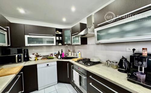 REZERVOVANÉ - TERASA - RUŽOVÁ PEKNÝ 3 IZBOVÝ BYT PO REKONŠTRUKCII 70 M2 SO ŠATNÍKOM.