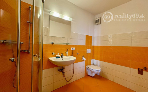 JUH - TÁBORSKA 3 IZBOVÝ BYT 80 M2 SO ZÁHRADOU A PARKOVACÍM MIESTOM.